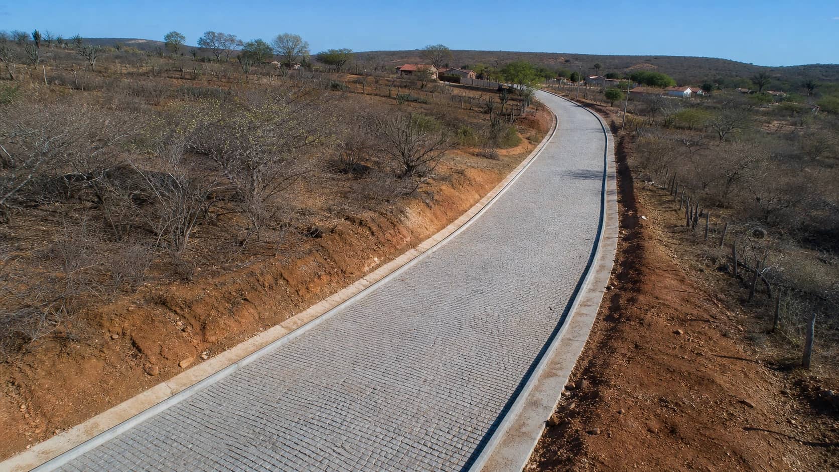Obra Pavimentação dos Acessos à Comunidade Guritiba - Trechos I e II executada pela WJX Construções em Queimadas, PB